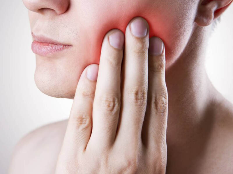 Cómo tratar el dolor tras una extracción dental